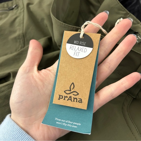 NWT Prana Women’s Hazel Green Cargo Shorts Mid Rise Relaxed Fit - Picture 4 of 5